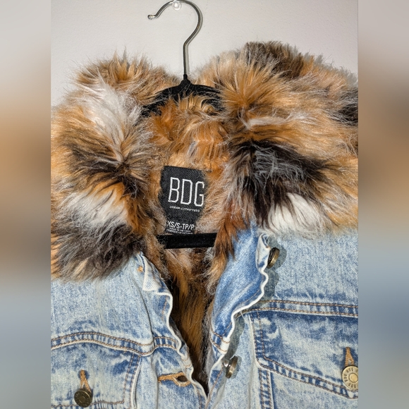 Urban Outfitters Faux Fur Lined Denim Trucker Jacket Size XS - Picture 9 of 13